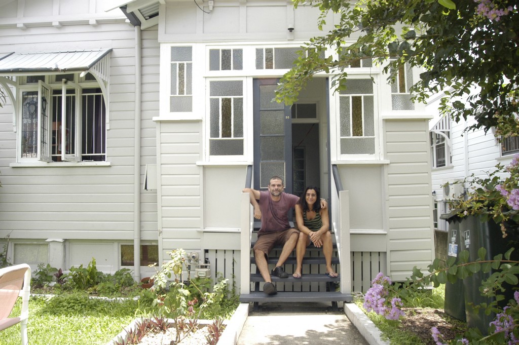 Haritz y Olatz en su casa de Brisbane, ciudad que les encanta por su clima y su estilo de vida relajado